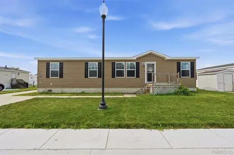15887 Charlemagne Ave W, Clinton Township, MI 48038