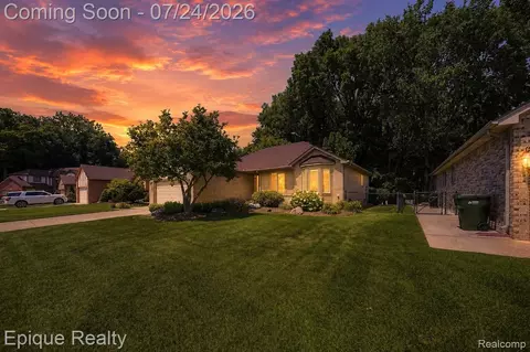 11551 Creekside Ct, Sterling Heights, MI 48312