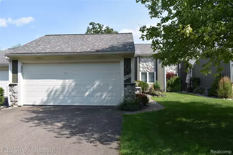 1667 Harbor Cv, Novi, MI 48377