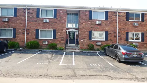 31831 Grand River Ave #99, Farmington, MI 48336