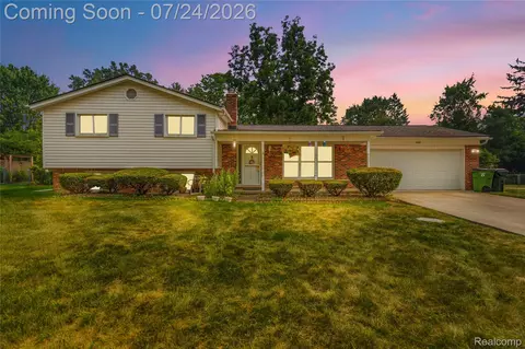 5108 Shelbyshire Dr, Shelby Township, MI 48316