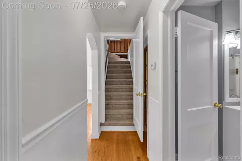 Entry Way - 2630 Queen St, Dearborn, MI 48124 photo 2 of 5