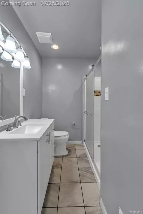 Bath - 2630 Queen St, Dearborn, MI 48124 photo 2 of 3