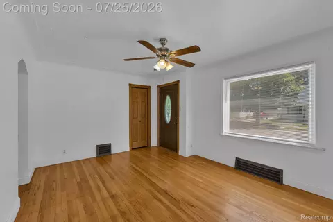 Living - 2630 Queen St, Dearborn, MI 48124 photo 1 of 4