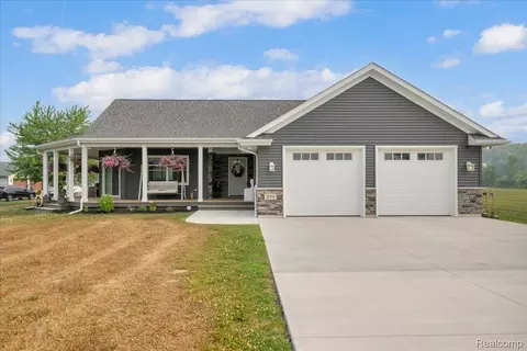 271 E Harrington Rd, Croswell, MI 48422