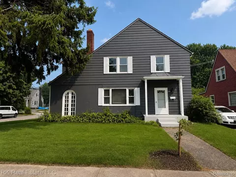 890 Spence St, Pontiac, MI 48340