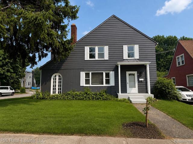 890 Spence St, Pontiac, MI 48340