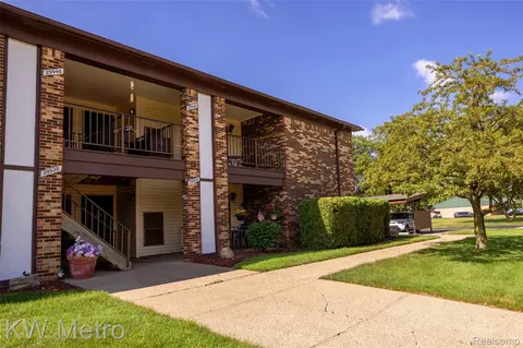29948 Utica Rd, Roseville, MI 48066