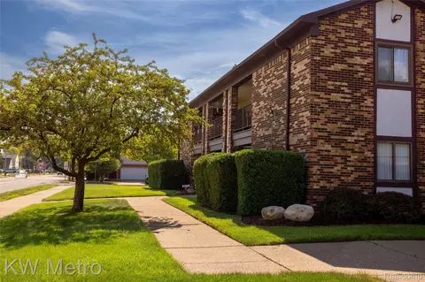 29948 Utica Rd, Roseville, MI 48066