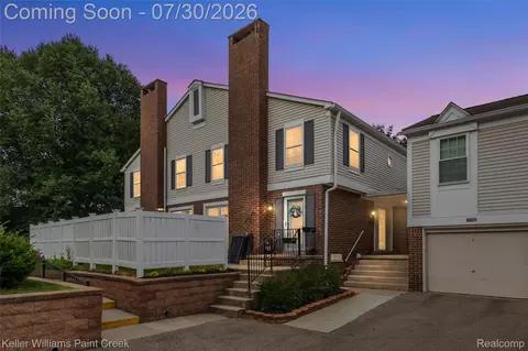 21110 E Glen Haven Cir, Northville, MI 48167