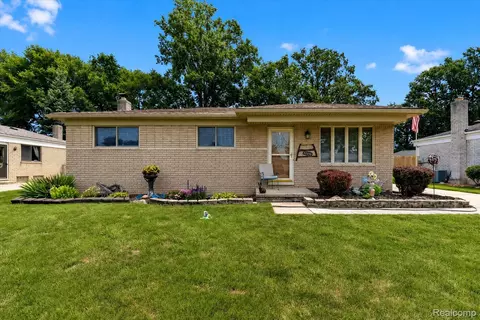 27241 Evelyn Ave, Brownstown, MI 48183