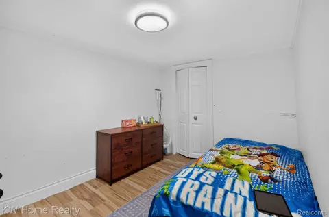 Bedroom - 2708 Roundtree Dr, Troy, MI 48083 photo 5 of 5