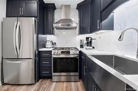 Kitchen - 2708 Roundtree Dr, Troy, MI 48083 photo 3 of 3