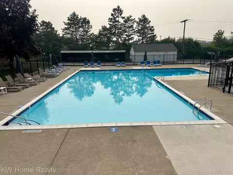 Exterior - 2708 Roundtree Dr, Troy, MI 48083 photo 5 of 6
