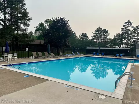 Exterior - 2708 Roundtree Dr, Troy, MI 48083 photo 2 of 6
