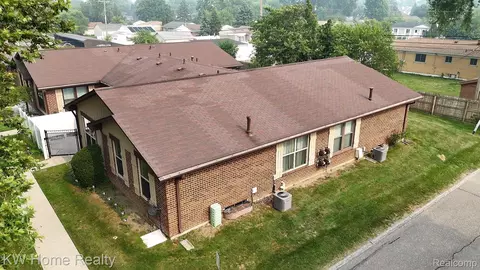 View/Area - 2708 Roundtree Dr, Troy, MI 48083 photo 2 of 2