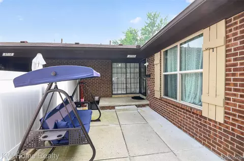 Exterior - 2708 Roundtree Dr, Troy, MI 48083 photo 1 of 6