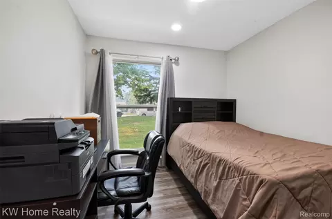 Bedroom - 2708 Roundtree Dr, Troy, MI 48083 photo 3 of 5
