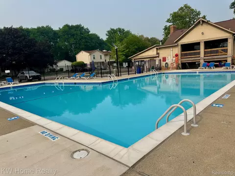 Exterior - 2708 Roundtree Dr, Troy, MI 48083 photo 4 of 6