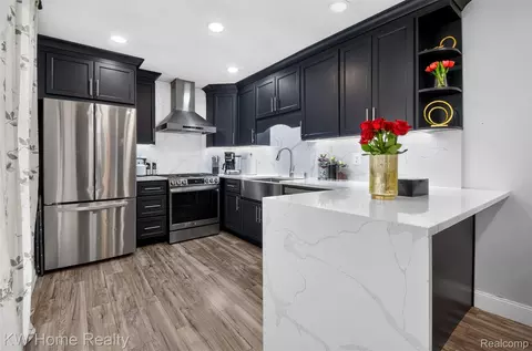 Kitchen - 2708 Roundtree Dr, Troy, MI 48083 photo 2 of 3