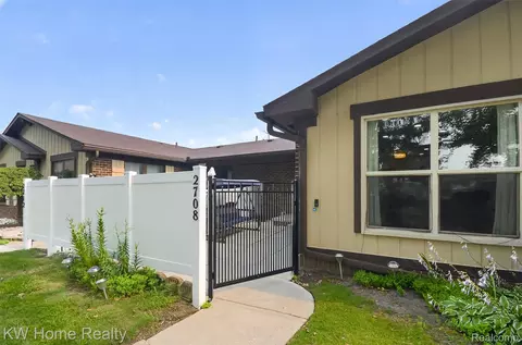 Exterior - 2708 Roundtree Dr, Troy, MI 48083 photo 6 of 6