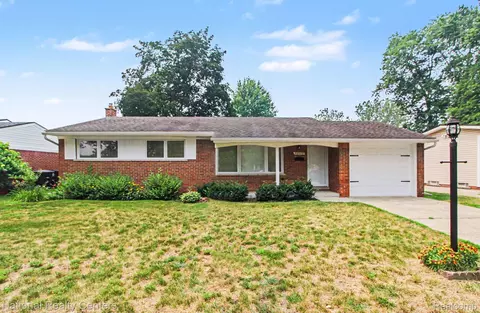 35977 Dover St, Livonia, MI 48150