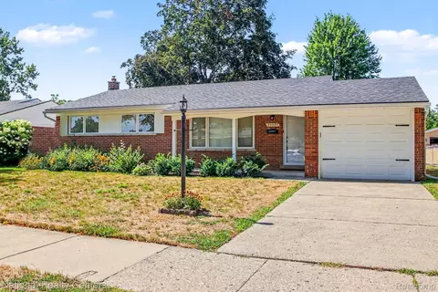35977 Dover St, Livonia, MI 48150