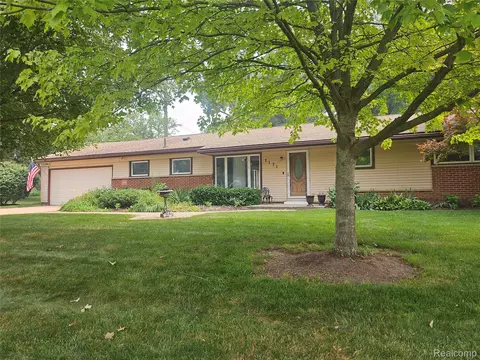 7171 Merrybrook St, West Bloomfield, MI 48322