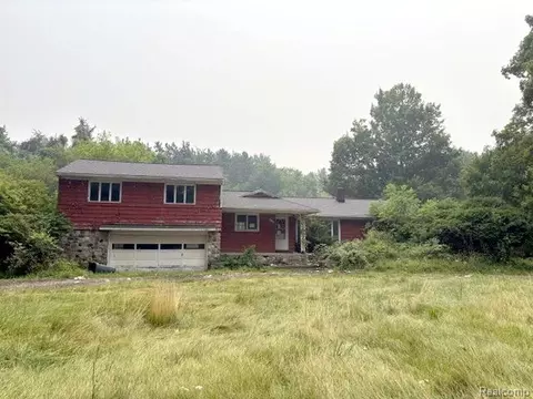 10725 Converse Rd, Handy, MI 48836