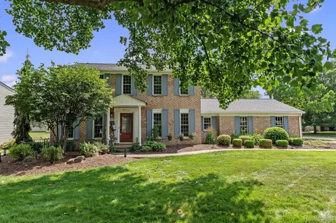 2887 Armstrong Dr, Orion, MI 48360
