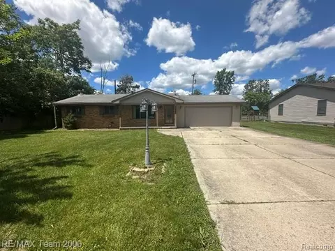 30600 Fort Rd, Rockwood, MI 48173