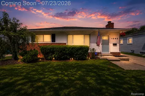 1582 Berkshire St, Westland, MI 48186