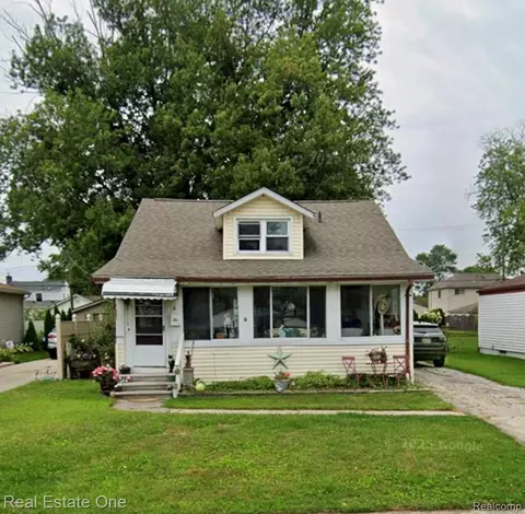 28113 Florence St, Saint Clair Shores, MI 48081
