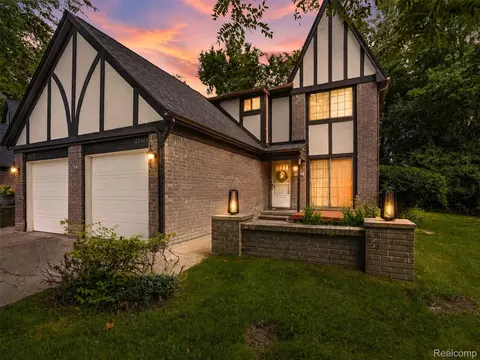 22664 W 11 Mile Rd, Southfield, MI 48034