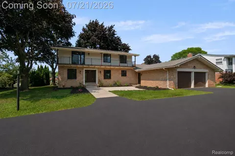 4696 Walnut Lake Rd, Bloomfield Hills, MI 48301