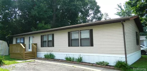 555 Turquoise Dr, Northfield, MI 48189