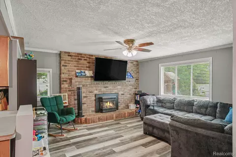 4425 Crampton Cir, Flint, MI 48506 photo 3