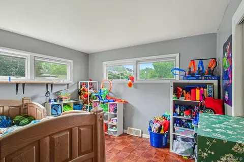 4425 Crampton Cir, Flint, MI 48506 photo 9