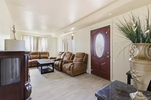 Entry Way - 6011 Washington St, Romulus, MI 48174 photo 1 of 1