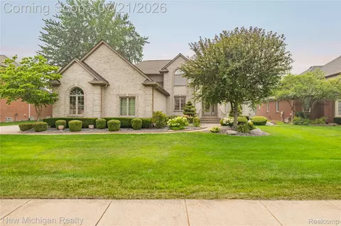 49787 Lakebridge Dr, Shelby Township, MI 48315