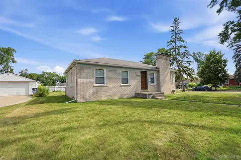 32600 W Chicago St, Livonia, MI 48150