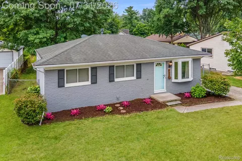 21966 Flanders St, Farmington Hills, MI 48335