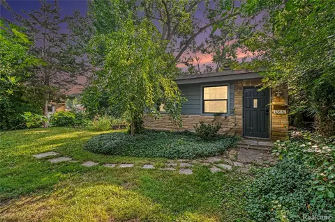 23830 Scotia Rd, Oak Park, MI 48237