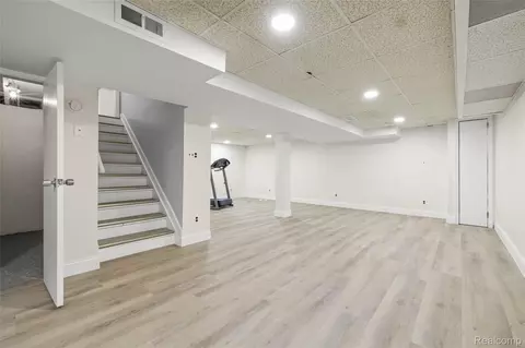 34600 Michelle Dr, Romulus, MI 48174 photo 25