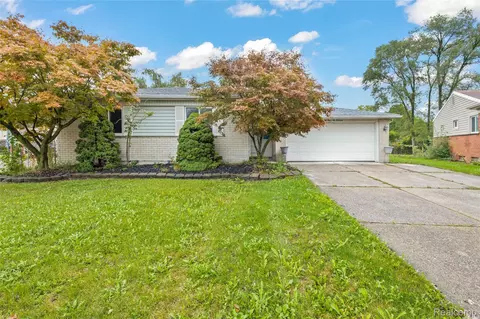 34600 Michelle Dr, Romulus, MI 48174 photo 2