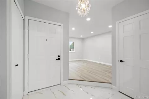 34600 Michelle Dr, Romulus, MI 48174 photo 6