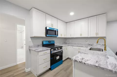 34600 Michelle Dr, Romulus, MI 48174 photo 13