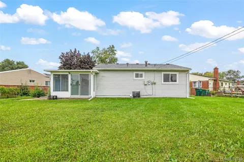 34600 Michelle Dr, Romulus, MI 48174 photo 5