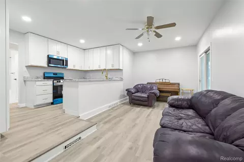 34600 Michelle Dr, Romulus, MI 48174 photo 10