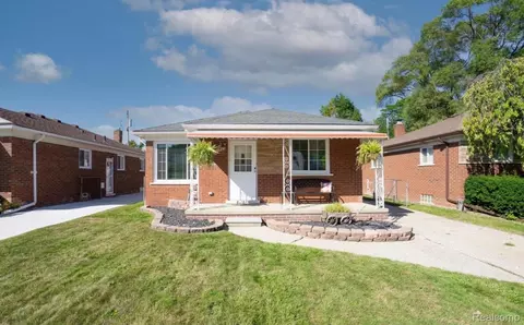 22027 Trombly St, Saint Clair Shores, MI 48080